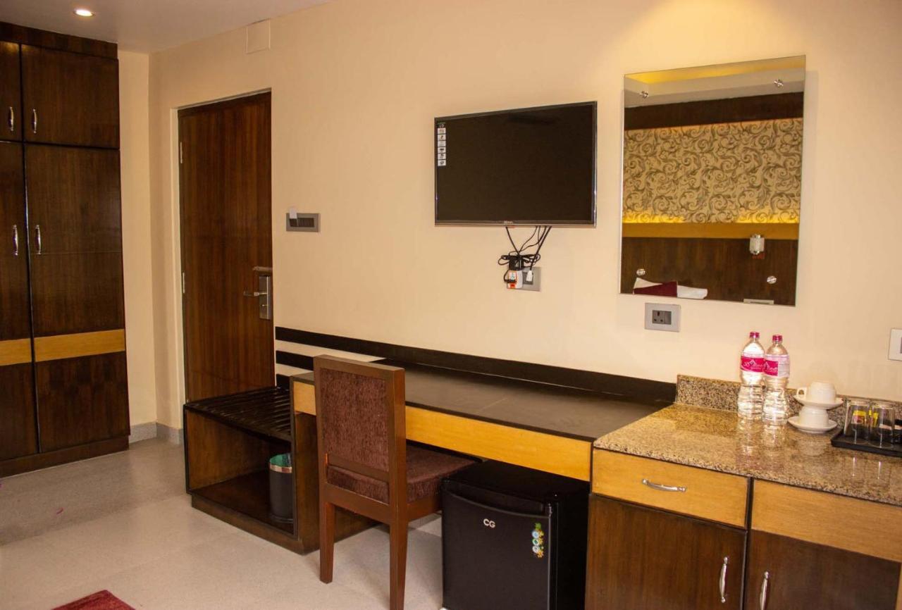 Hotel Silverline Pokhara Exterior photo
